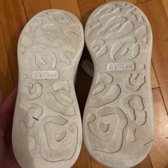 Men’s Alexander McQueen Oversized White Leather Sneaker size 41.5 or U.S. 8.5. - Picture 5 of 6